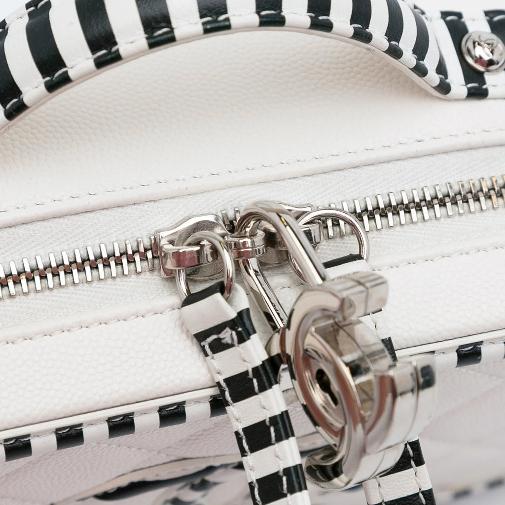 (Like Chanel Unisex Filigree Pre-Owned New) Small Caviar Bag Authenticated Leather Vanity CC White