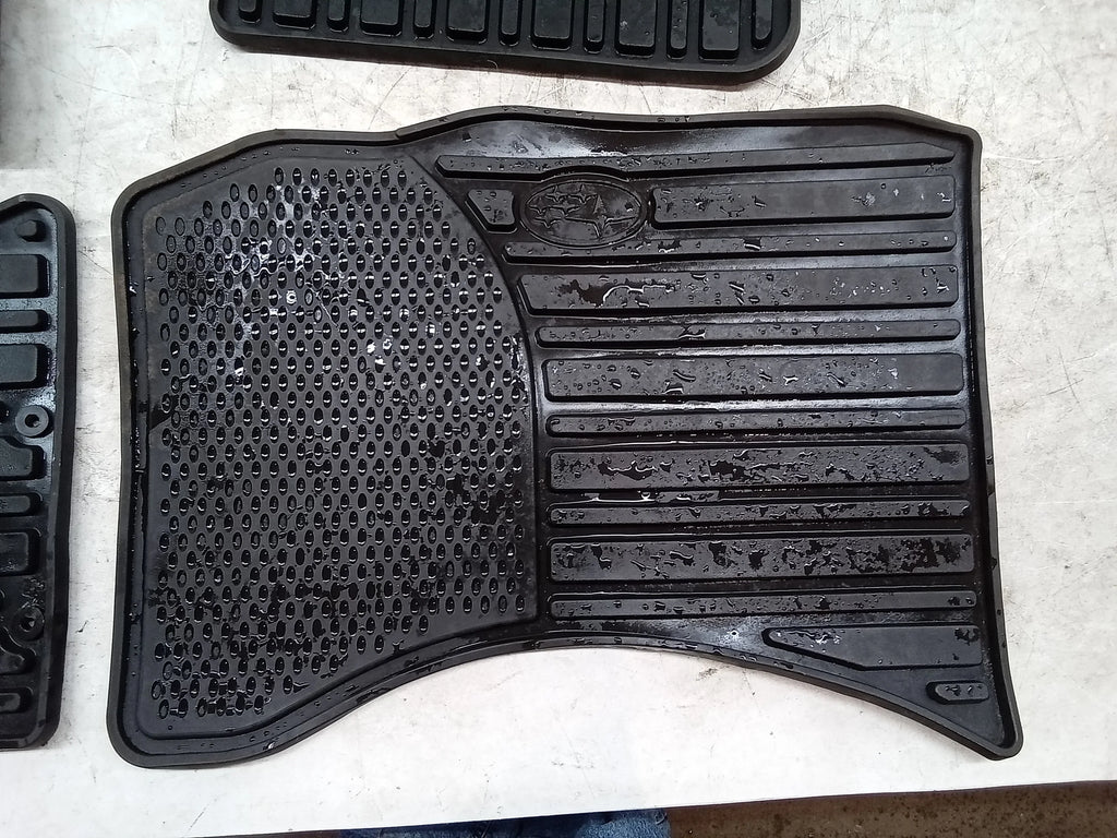 10 Mats Forester Subaru And Rubber Rear OEM Pre-Owned 2 Front Left 2 (Good) Right Floor