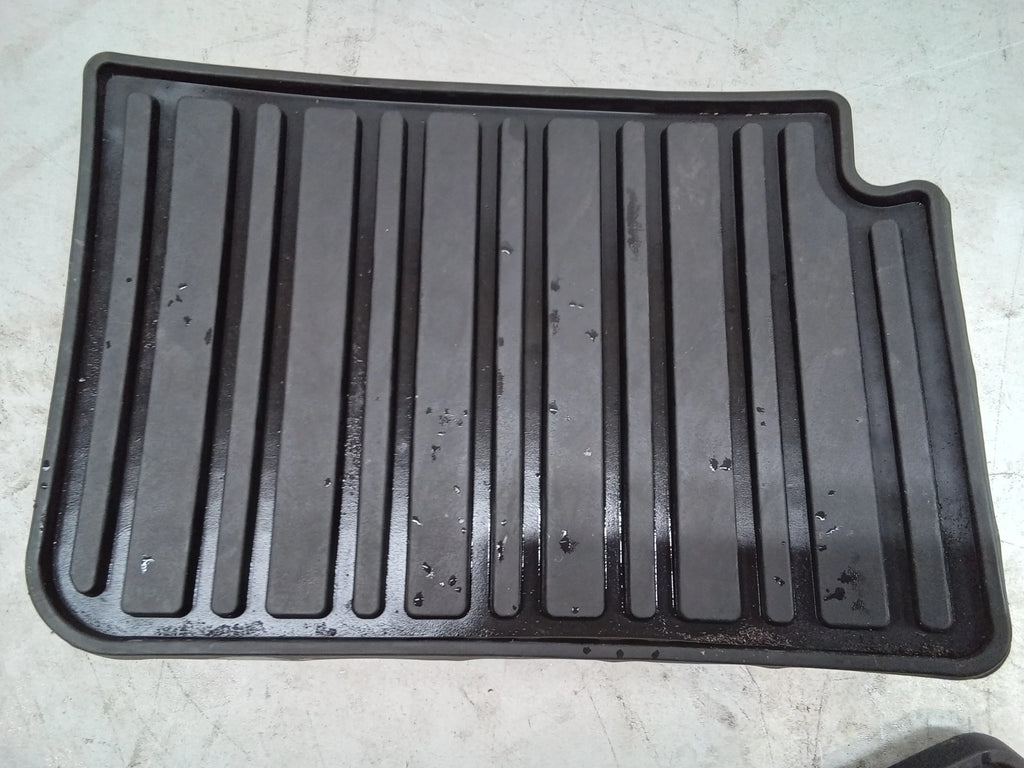 10 Mats Forester Subaru And Rubber Rear OEM Pre-Owned 2 Front Left 2 (Good) Right Floor
