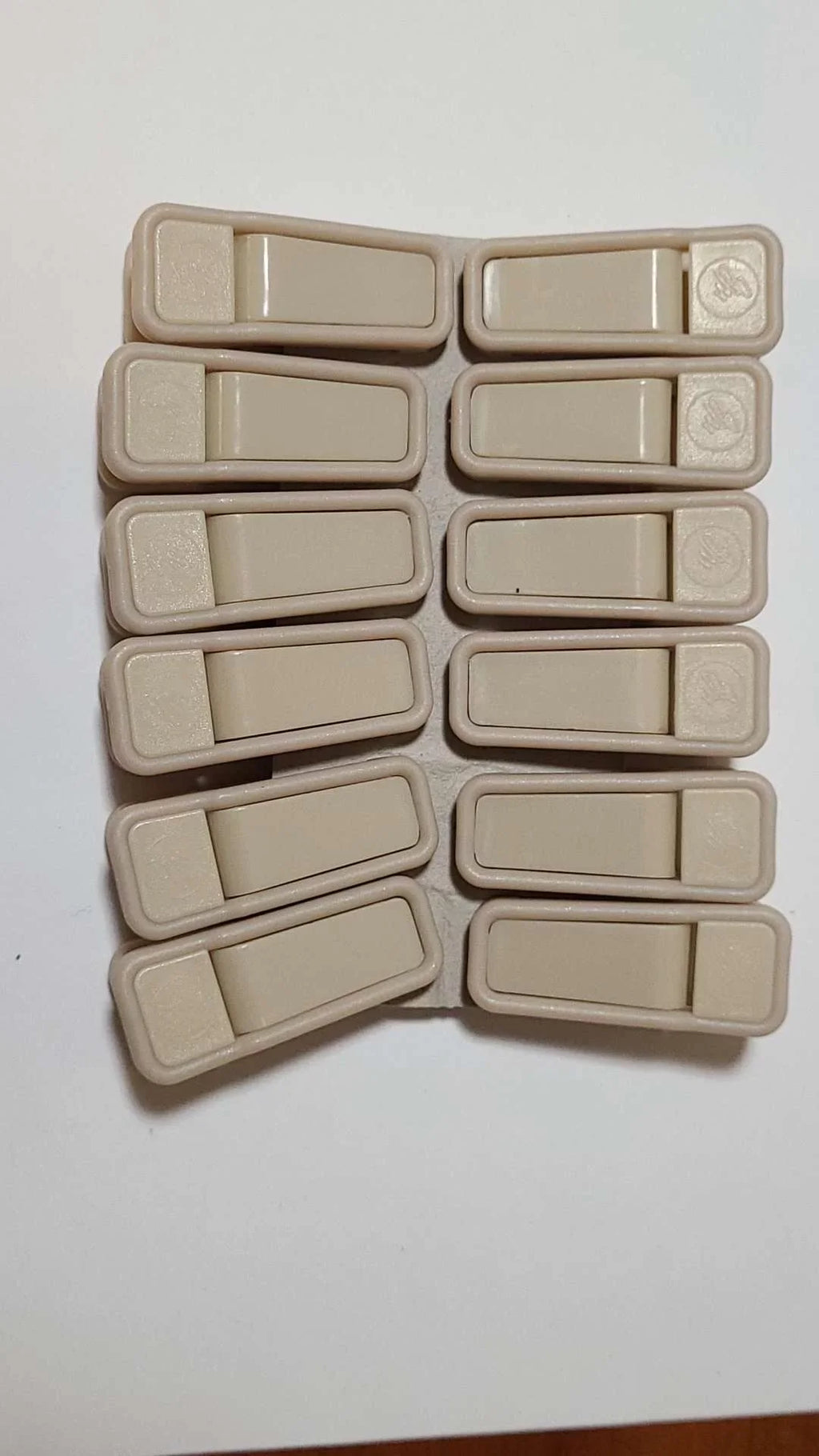 HUGGABLE HANGER 48 OF JOY - CLIPS Black MANGANO (Dune) LOT